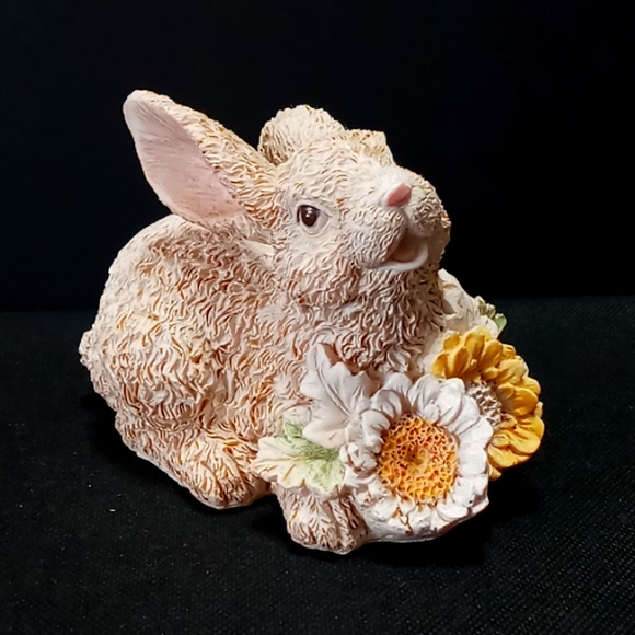 Vintage K's Collection "Bunny with Sunflowers" Resin Figurine - Picture 1 of 7